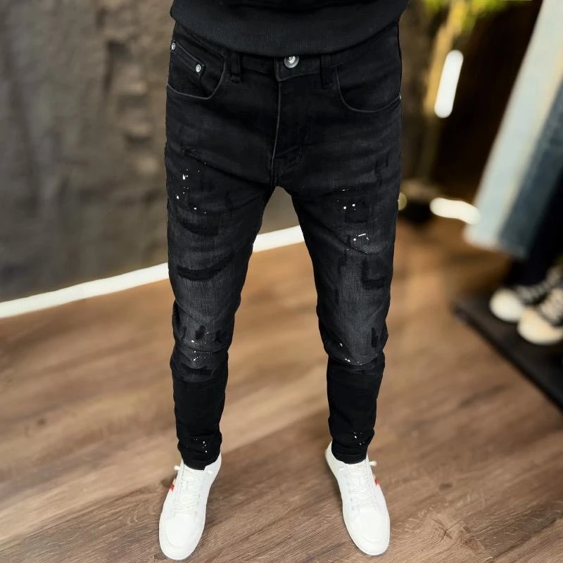 2025年秋冬款黑色破洞补丁牛仔裤男士修身小脚裤弹力水洗轻奢长裤