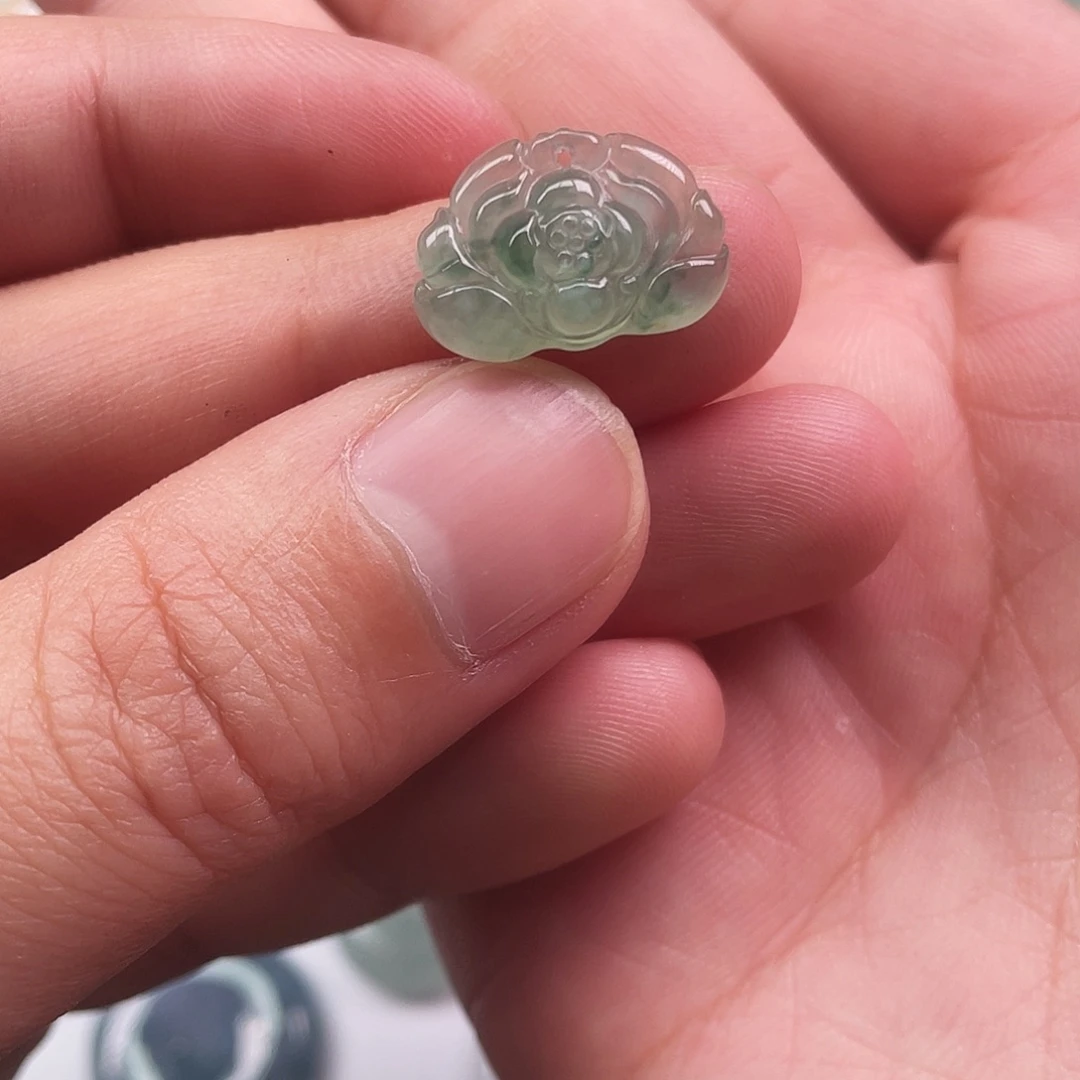 小****翡翠未镶嵌颈饰翡翠