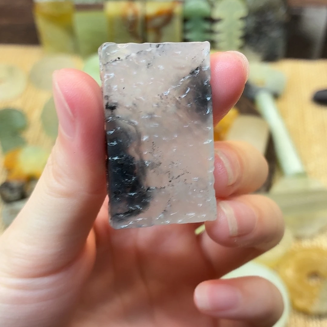 ****豆蛇纹石玉未镶嵌颈饰