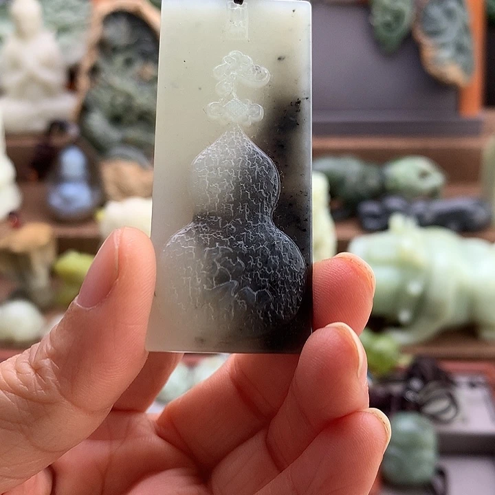 岫玉未镶嵌颈饰福禄平安牌