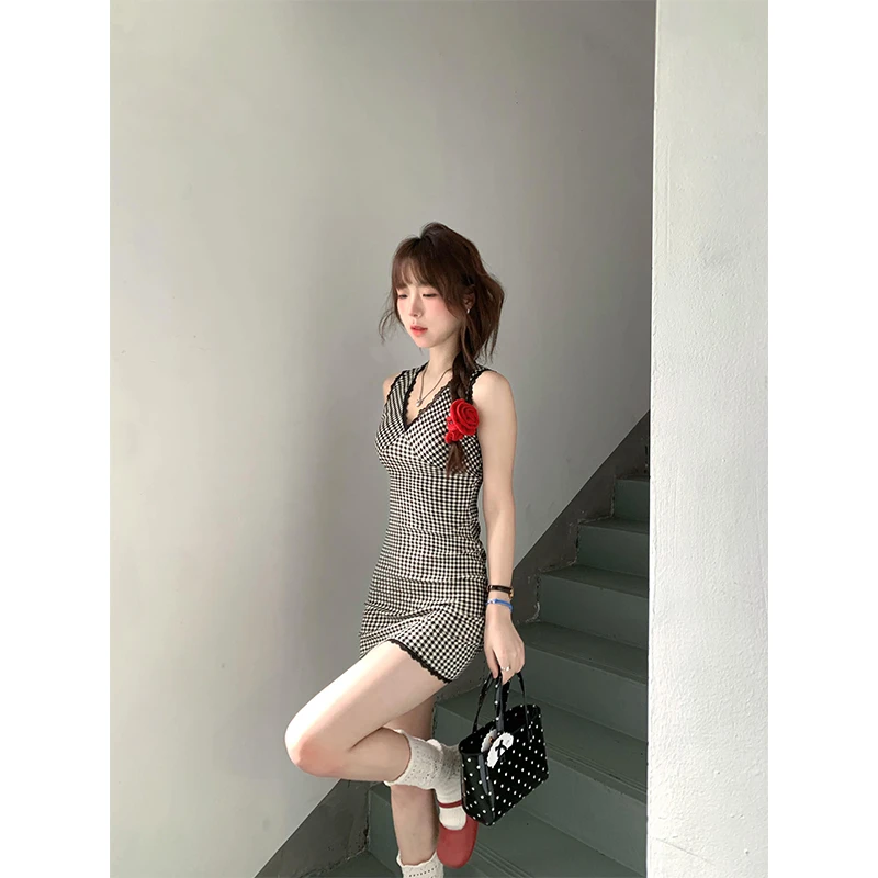 连衣裙春款2025新款爆款纯欲性感蕾丝边格子修身无袖背心包臀短裙