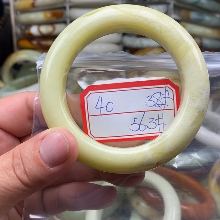 未镶嵌蛇纹石玉颈饰