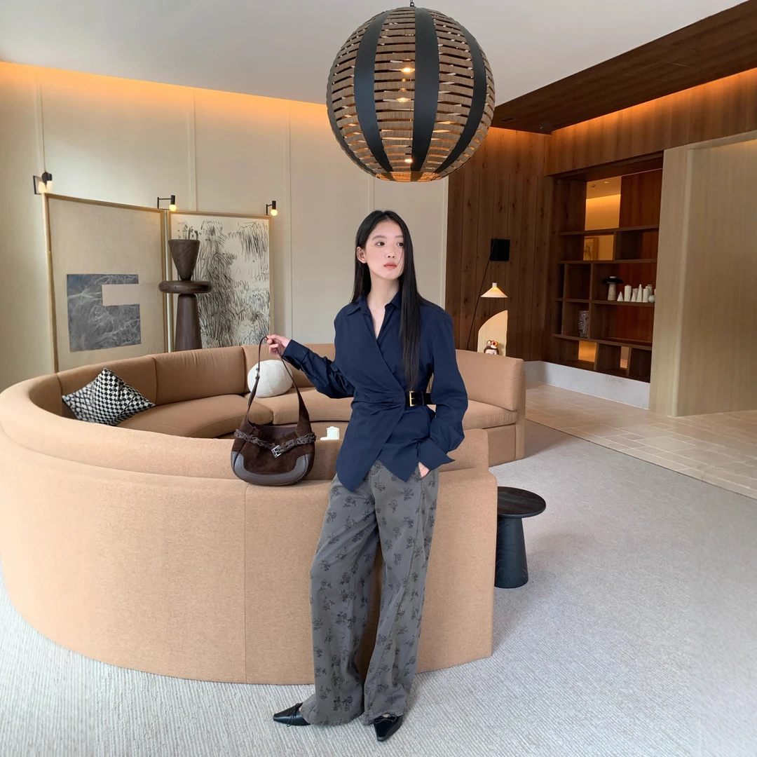 08.04NEW OPEN 25秋季法式休闲显瘦棉混纺深色印花直筒牛仔长裤女