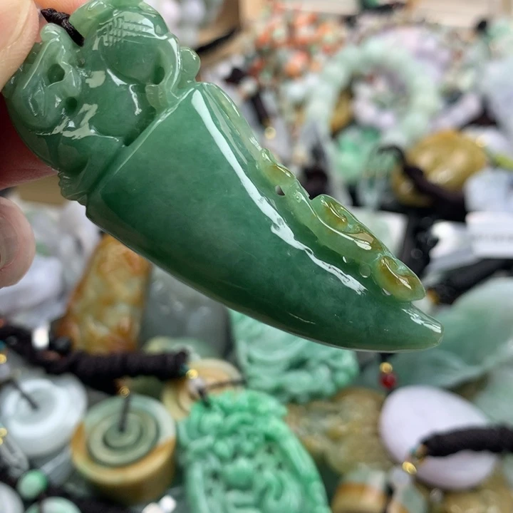 翡翠未镶嵌颈饰吊坠