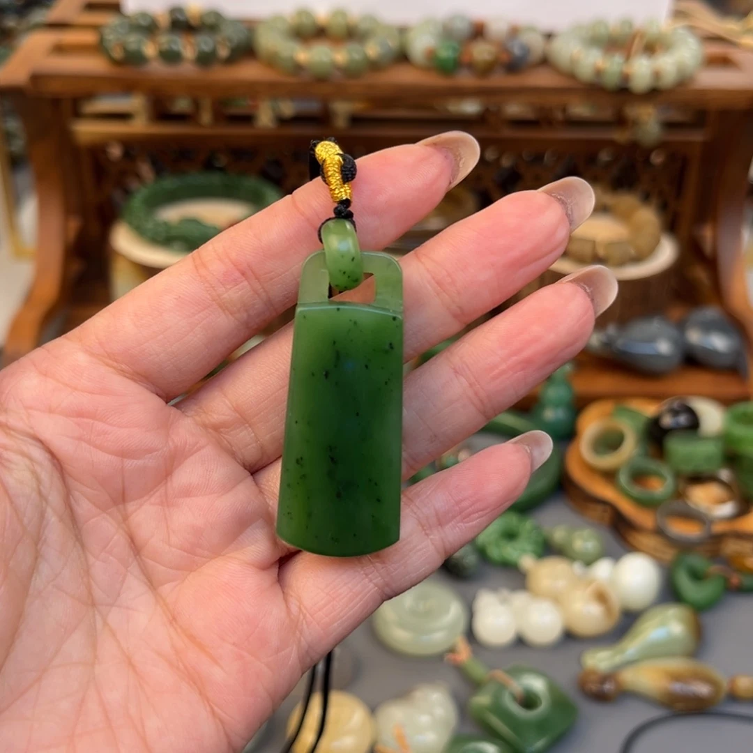 *****和田玉（糖玉）未镶嵌颈饰