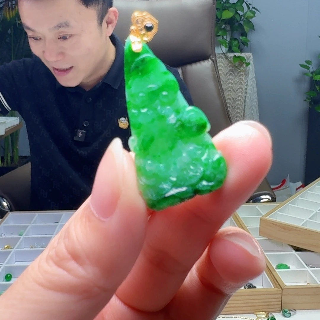 翡翠18K金镶嵌吊坠(不含链)天然