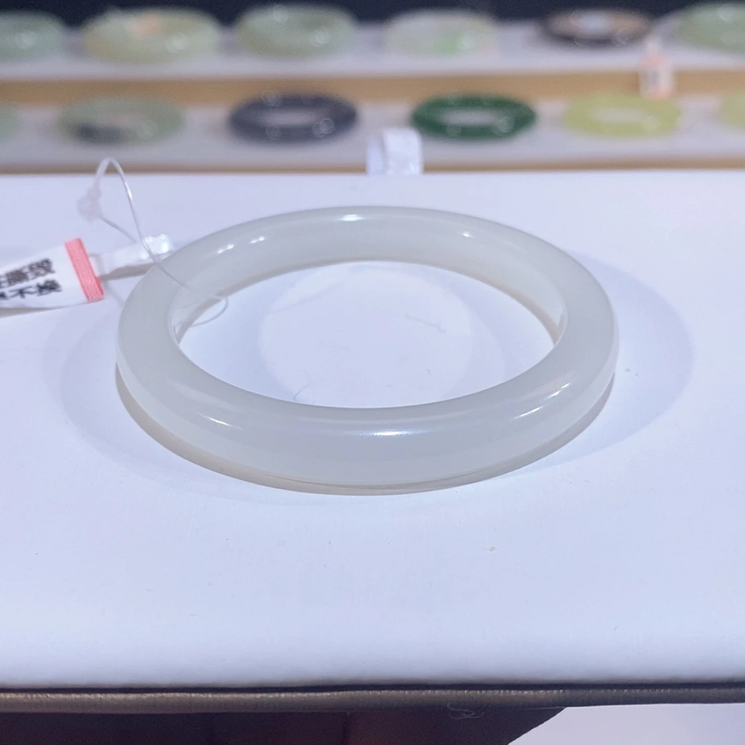 未镶嵌手镯和田玉泥鳅背白镯