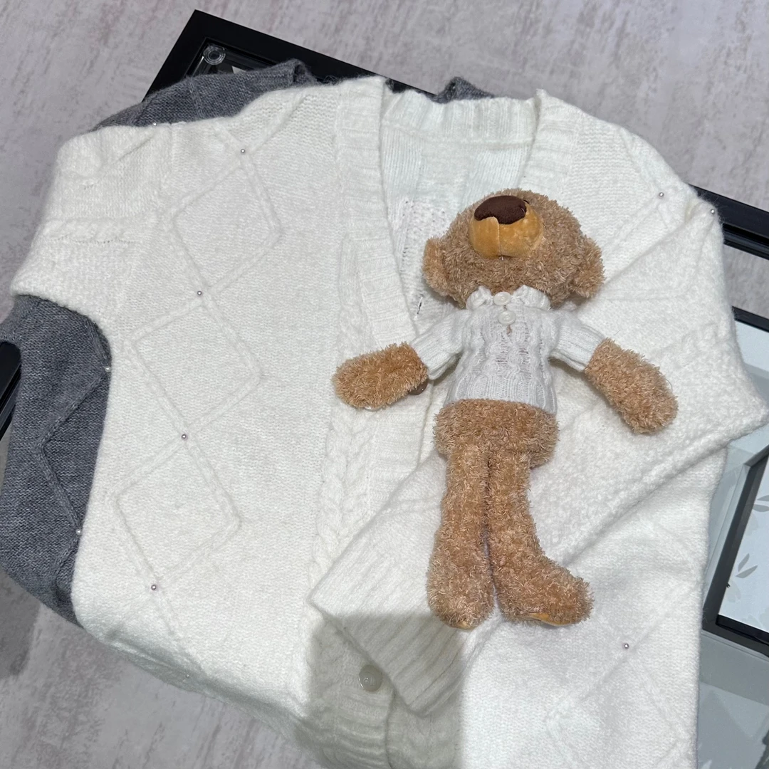 FOG（064）灰白两色小熊公仔针织开衫毛衣外套-W90103