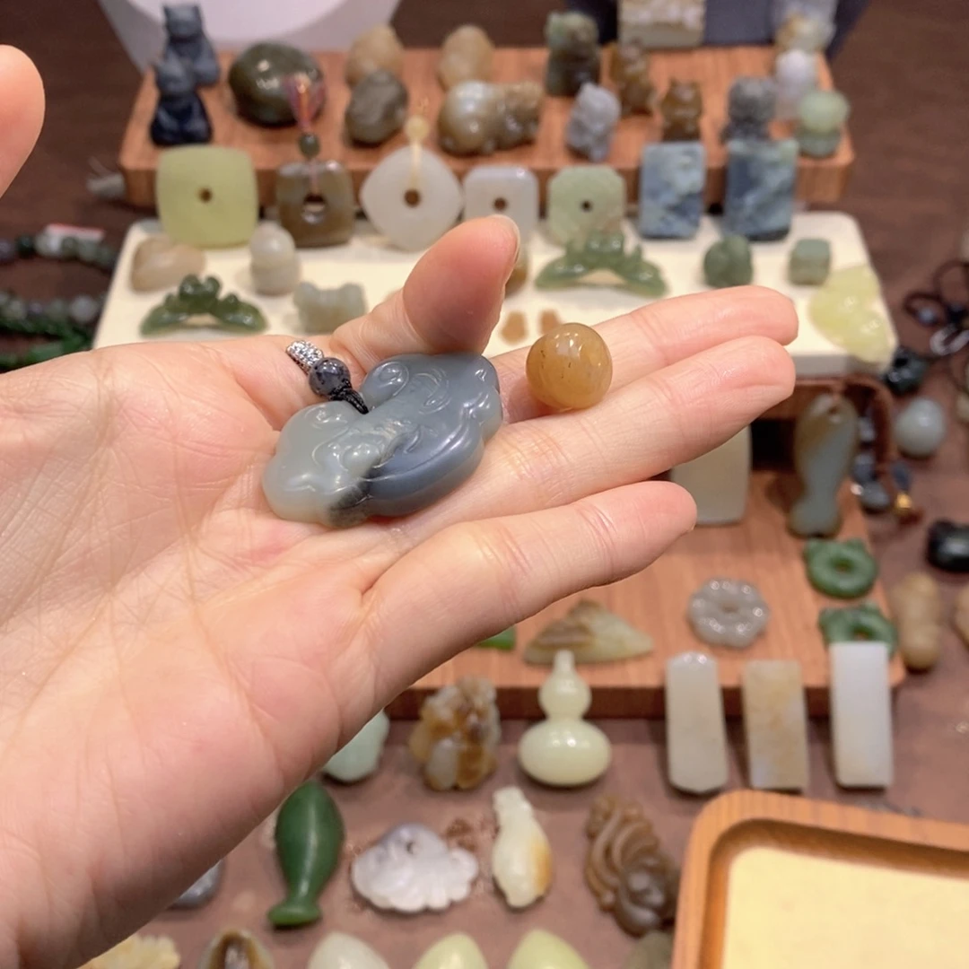 妙****和田玉未镶嵌颈饰