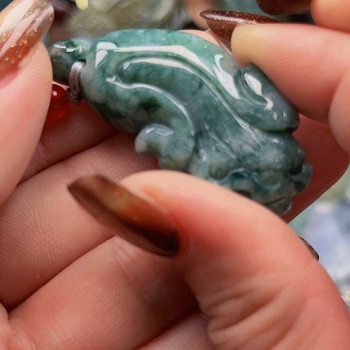 翡翠未镶嵌颈饰挂件