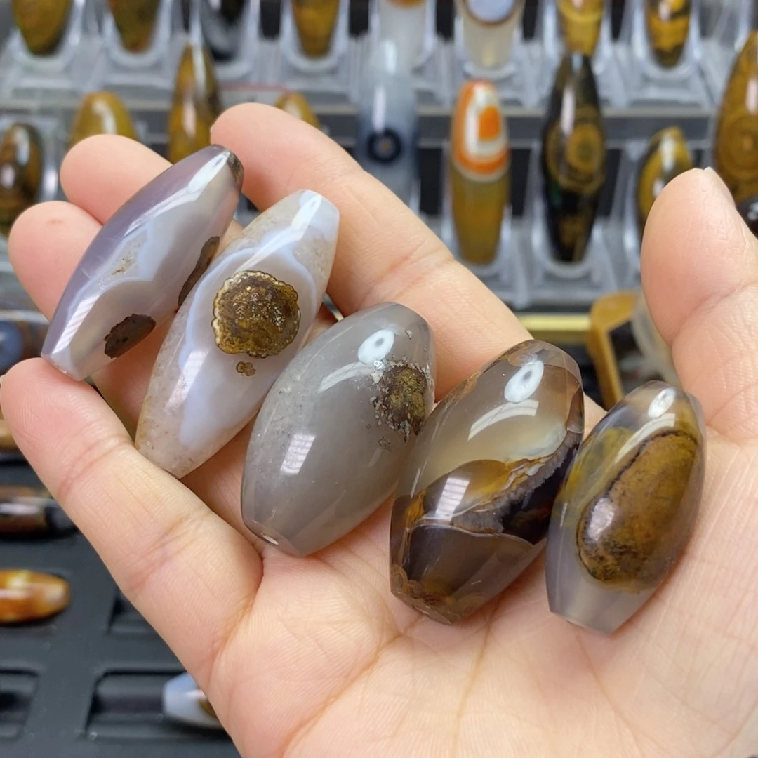 玛瑙/玉髓颈饰合金龙**下