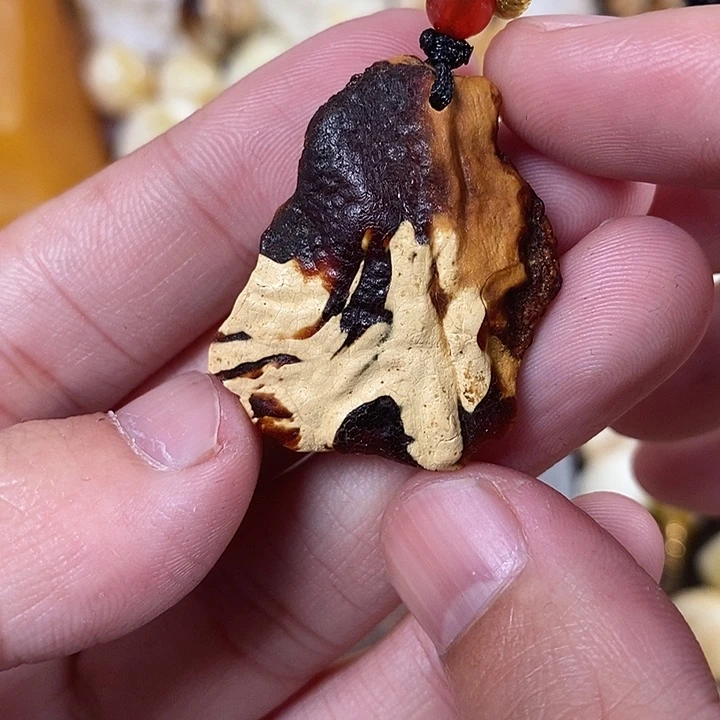 琥珀裸石未镶嵌我