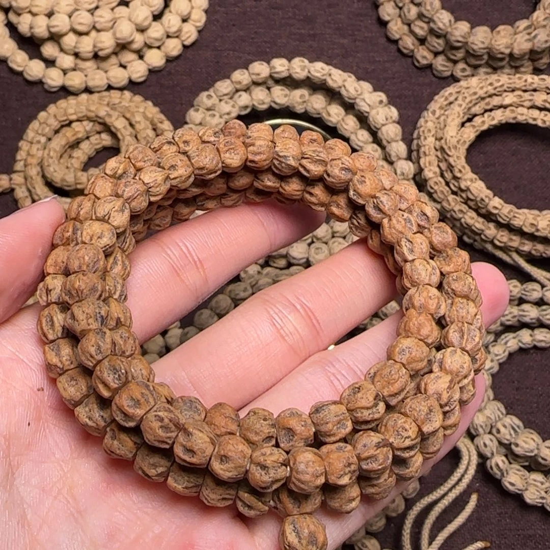 柏香籽/百香籽手串蝶*