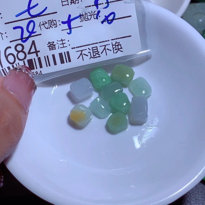 翡翠颈饰未镶嵌七*岁