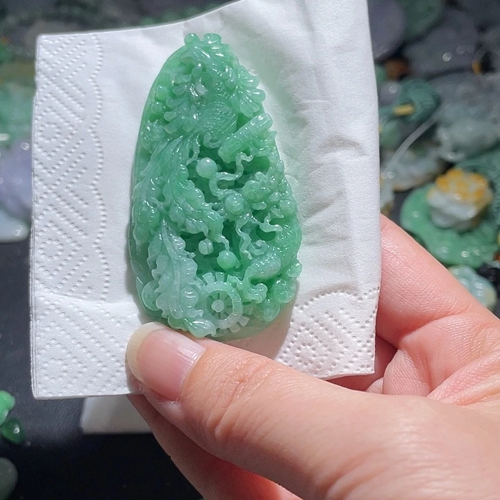 颈饰未镶嵌翡翠天