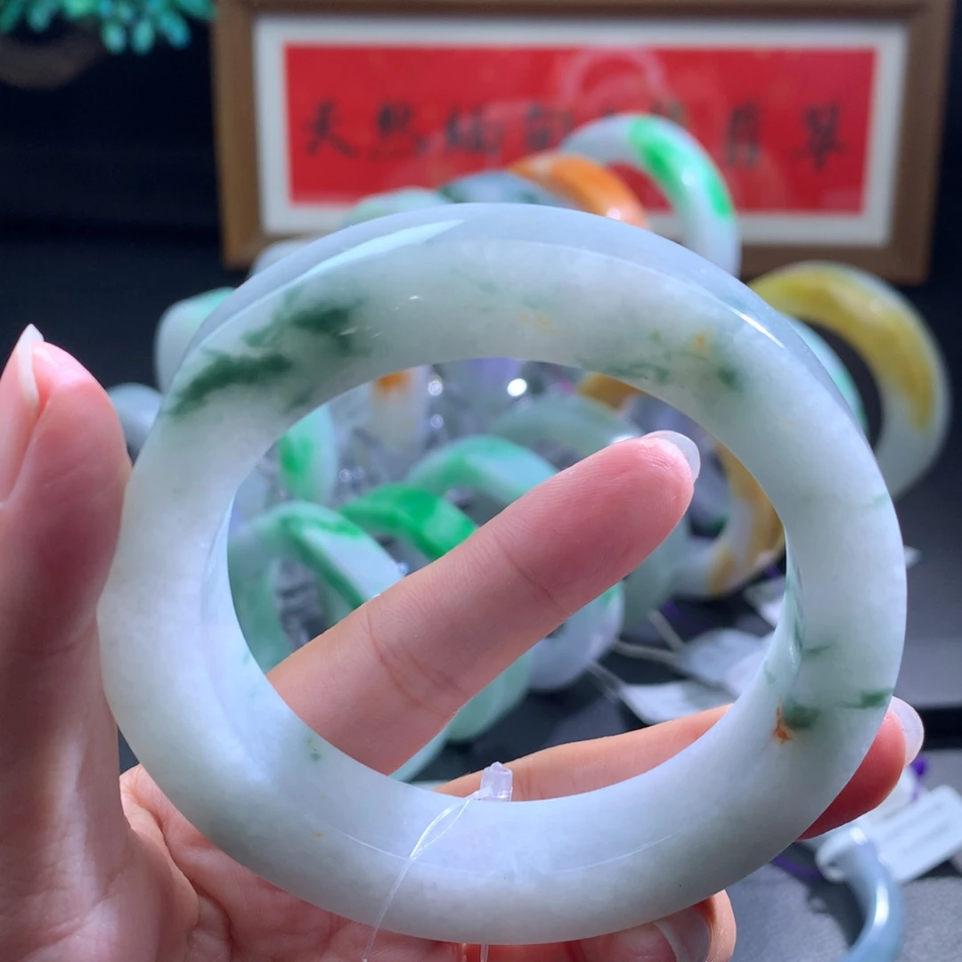 定制翡翠未镶嵌翡翠手镯