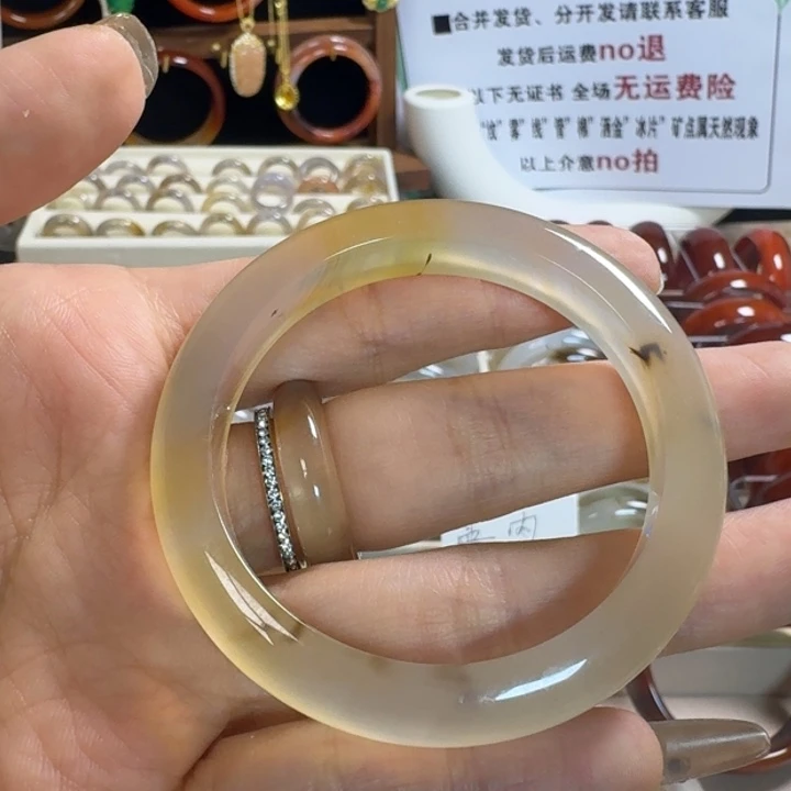 玛瑙/玉髓手镯未镶嵌黄***姐