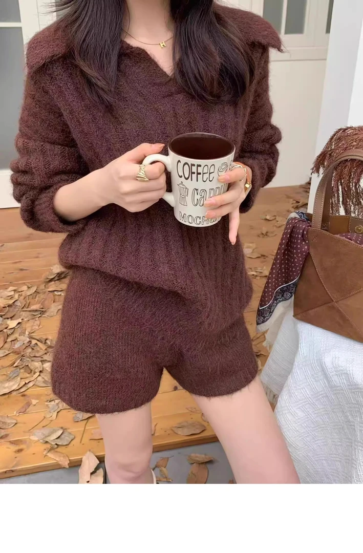 时尚休闲针织套装女秋冬新款宽松软糯翻领毛衣配短裤洋气两件套