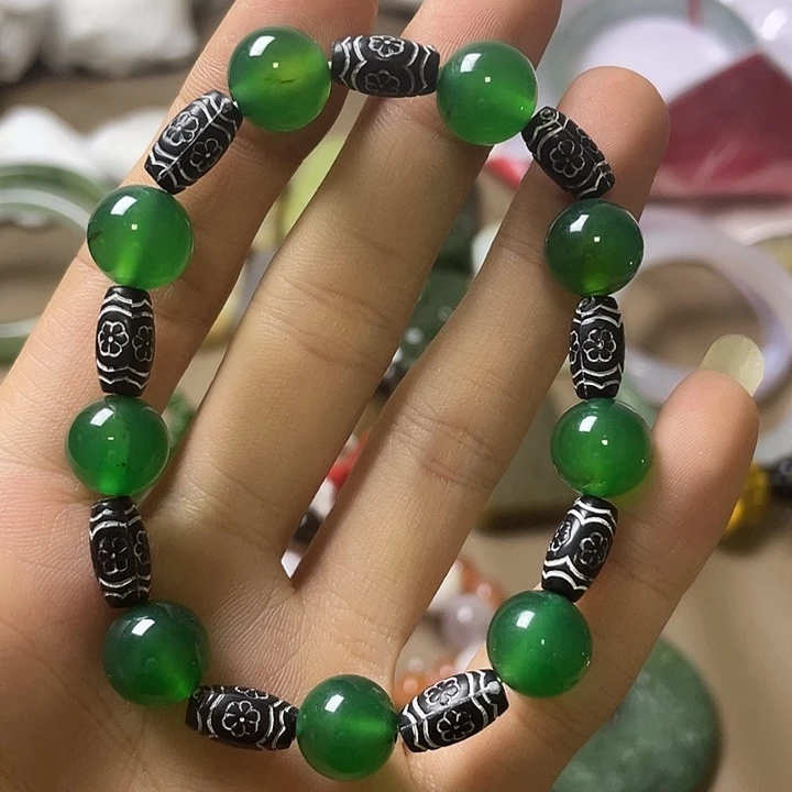 颈饰未镶嵌和田玉（糖玉）