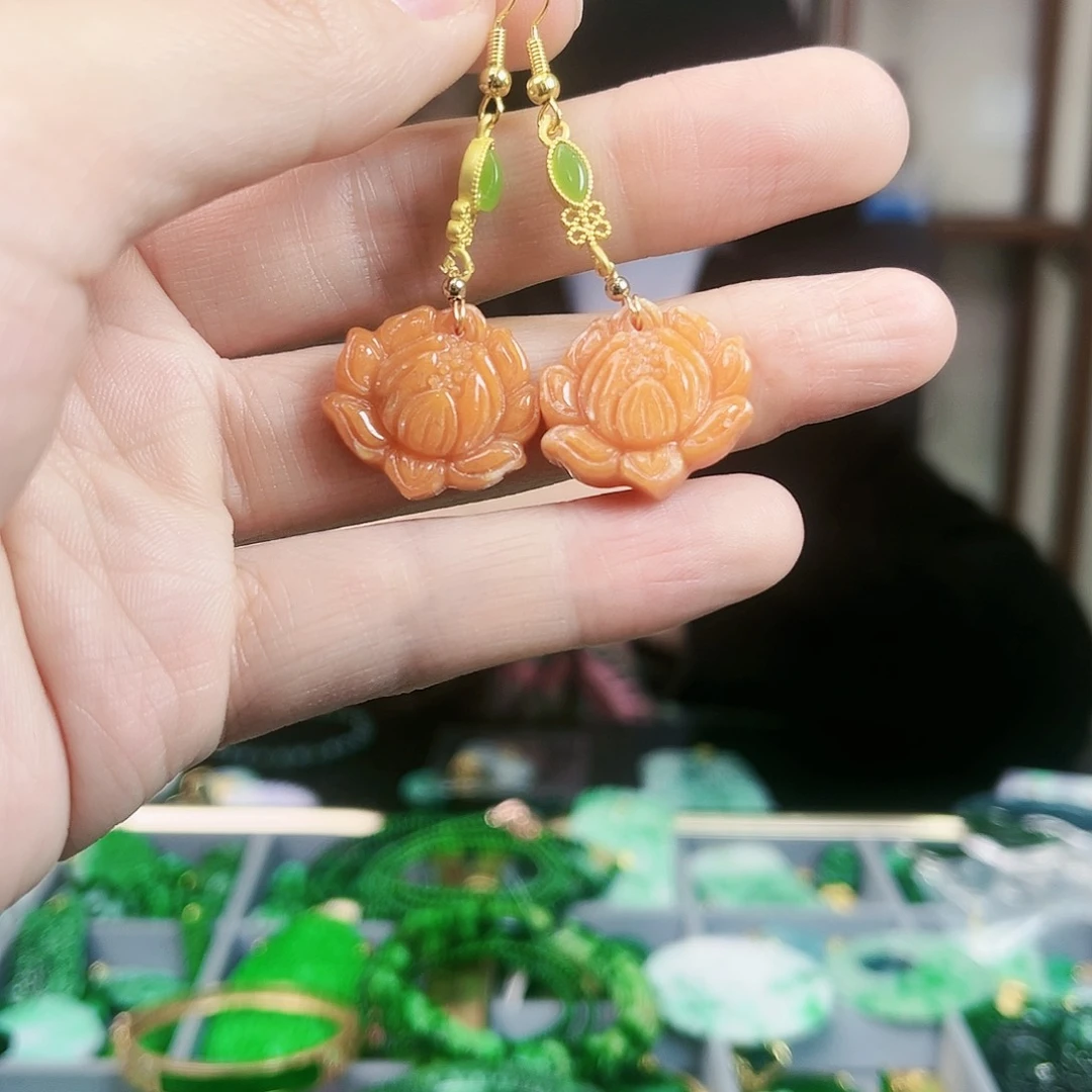 翡翠颈饰未镶嵌耳饰
