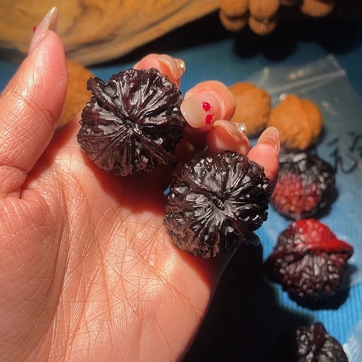 文玩核桃吊坠金牛