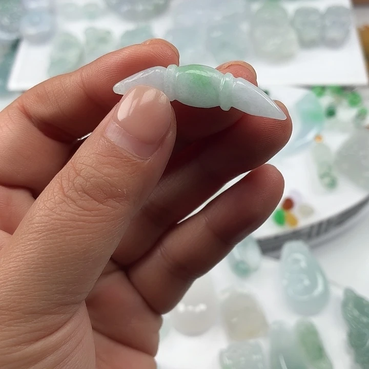 翡翠未镶嵌颈饰纯A