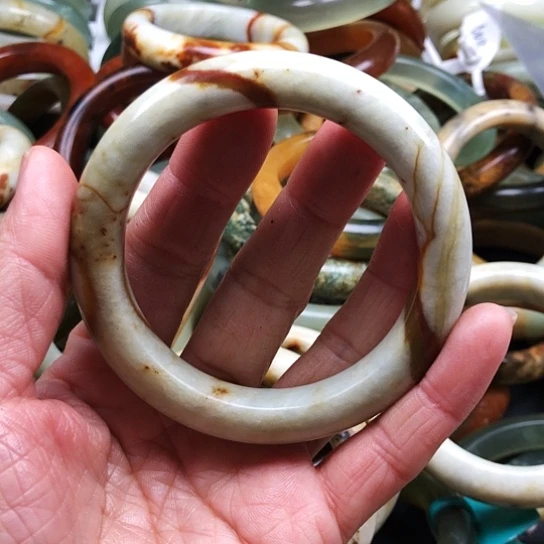 蛇纹石玉手镯未镶嵌?****台