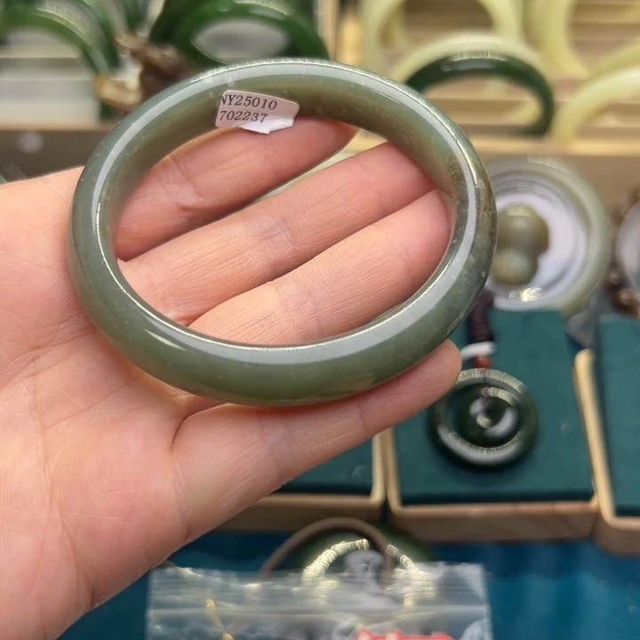 和田玉手镯未镶嵌61圈围2237