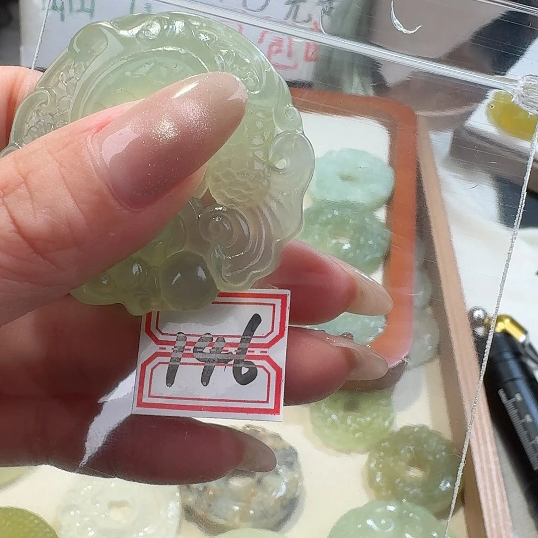 蛇纹石玉颈饰合金精美礼品