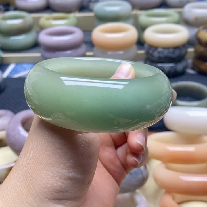 石英岩玉未镶嵌手镯