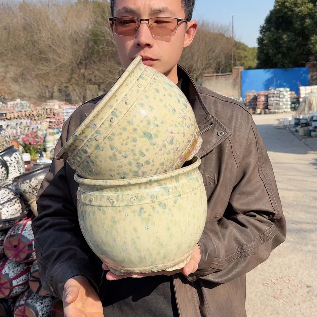 紫砂花盆口21高17；两个胖子脚脚有色差瑕疵