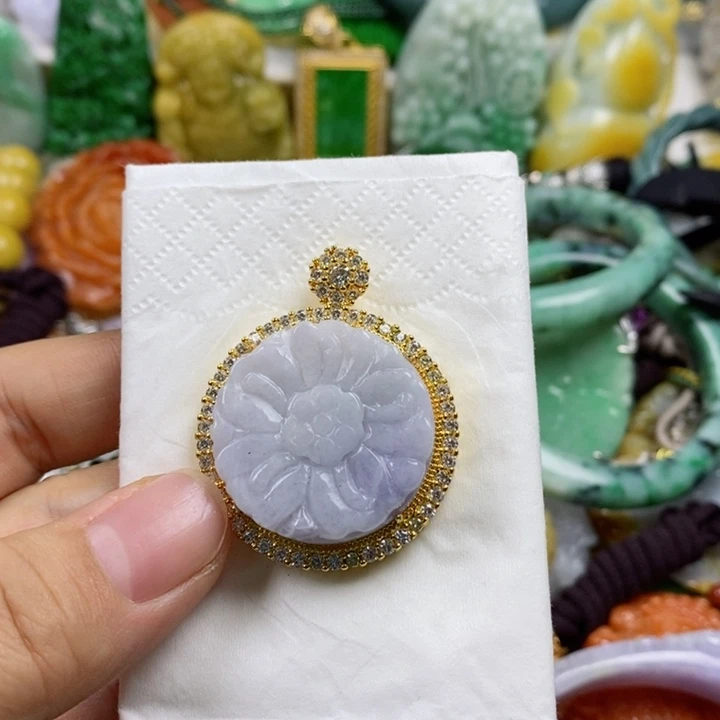 翡翠吊坠(赠链)未镶嵌