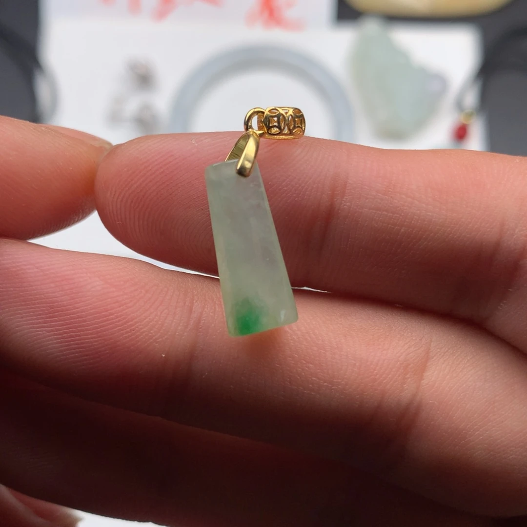 翡翠颈饰未镶嵌维**亚