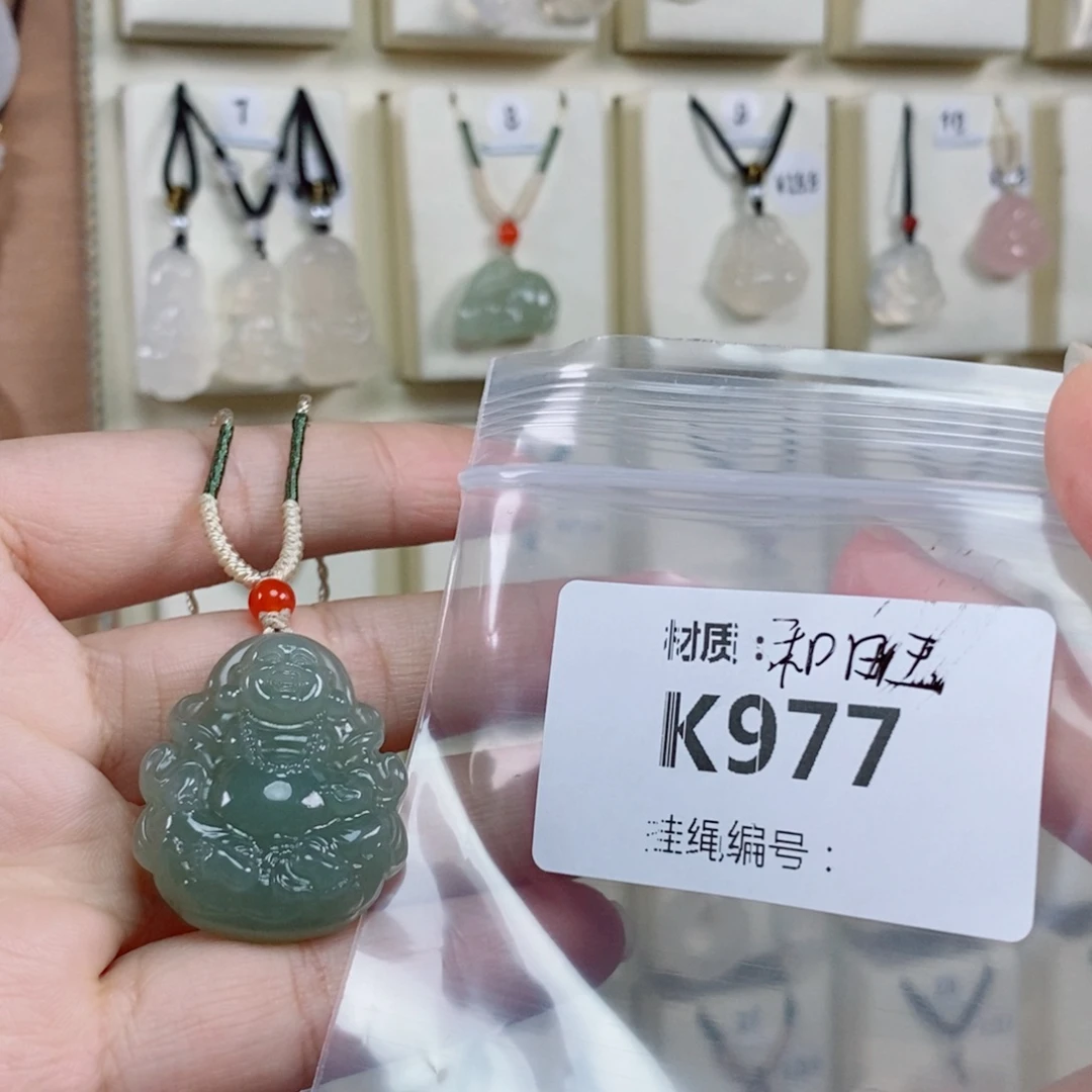 努***钱和田玉未镶嵌颈饰