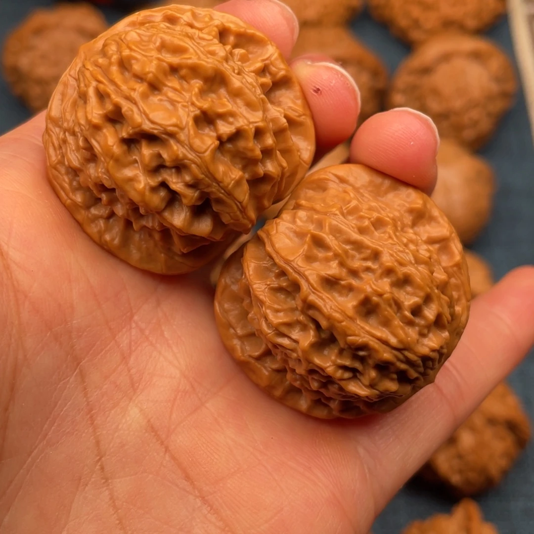 文玩核桃把件36精品龙胆