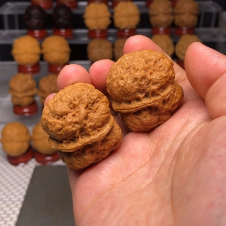 文玩核桃把件16金貔貅