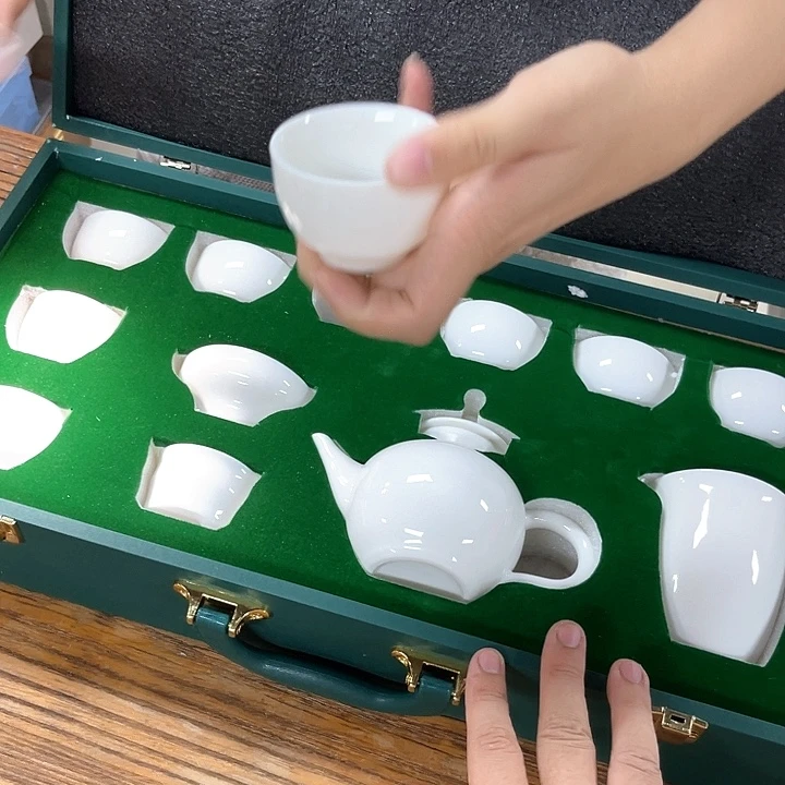 孤品茶具套装等。