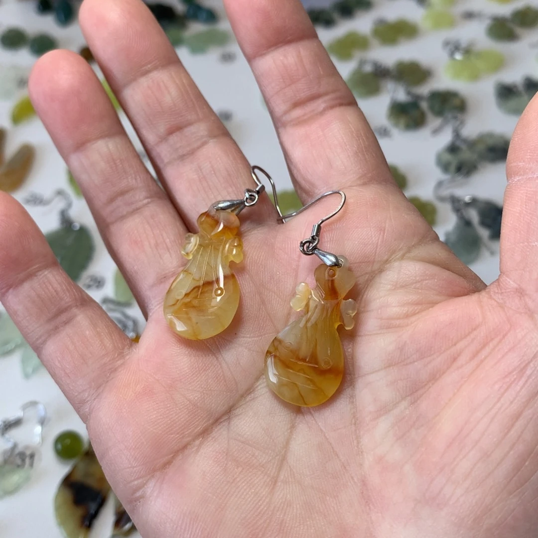 蛇纹石玉耳环未镶嵌