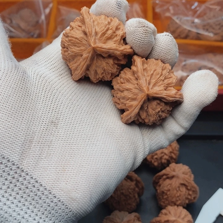 小***达核桃把件盘山三棱41