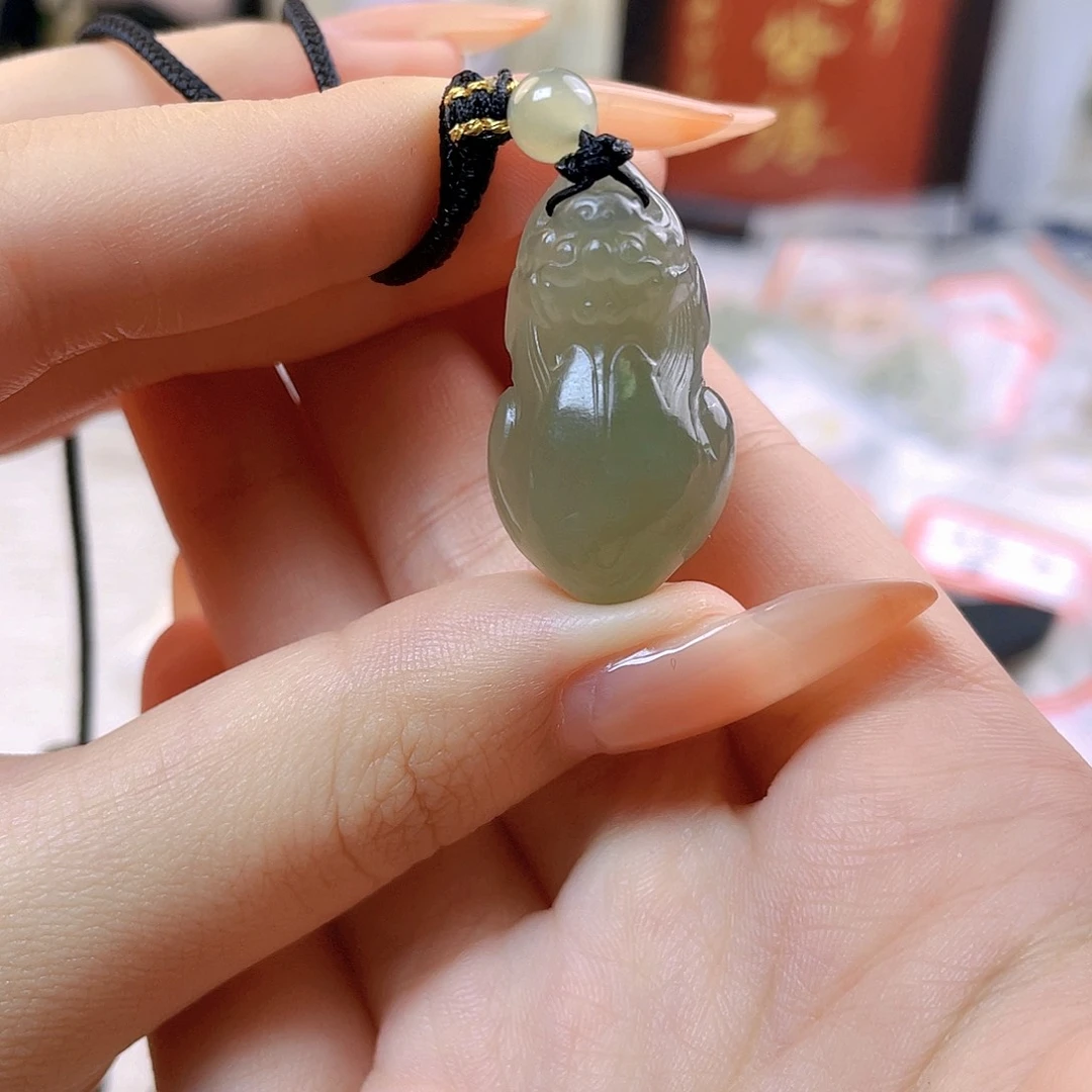 卡***西吊坠(赠链)未镶嵌和田玉