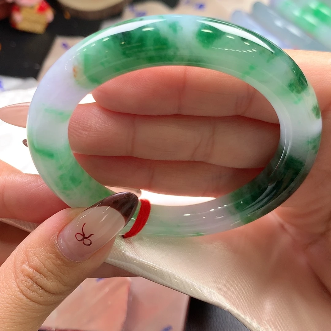 翡翠未镶嵌手镯（圆镯）