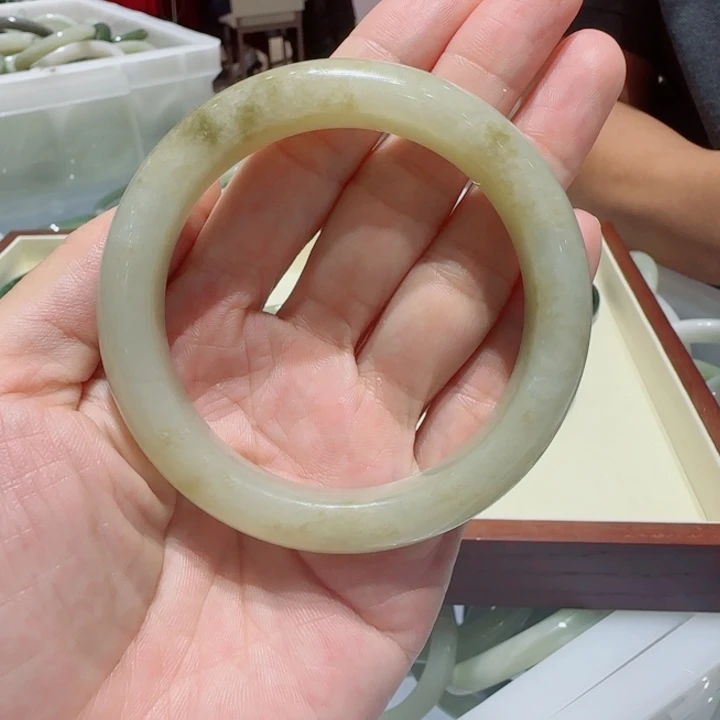 未镶嵌手镯和田玉83