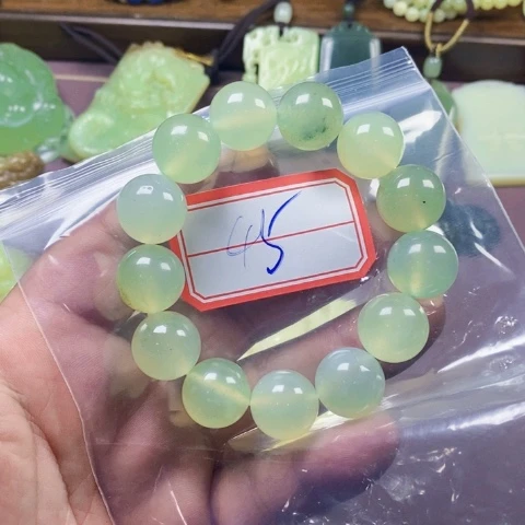 未镶嵌蛇纹石玉颈饰