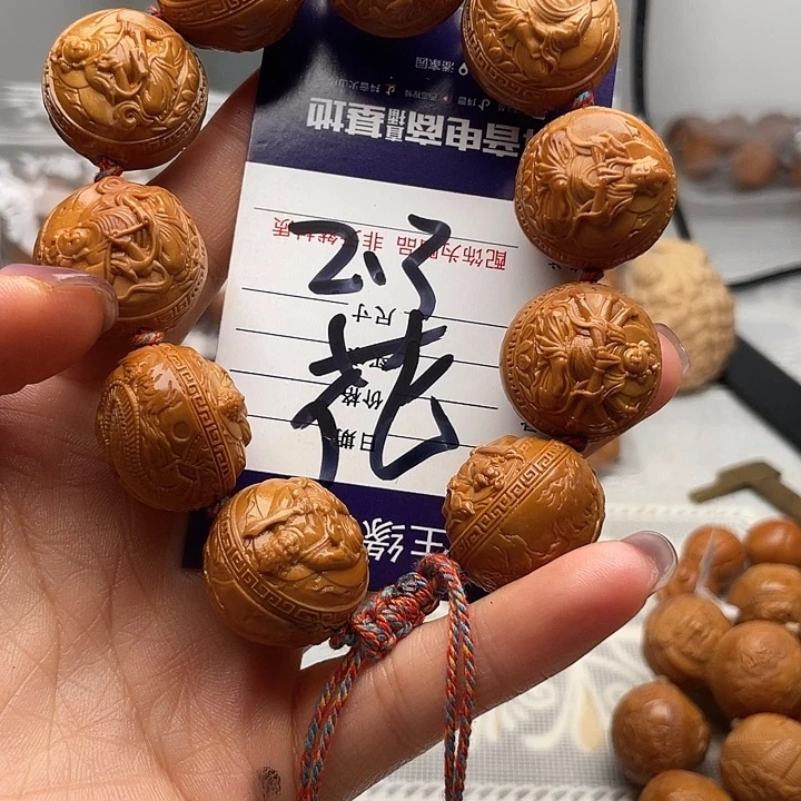 橄榄核手串雕刻工艺