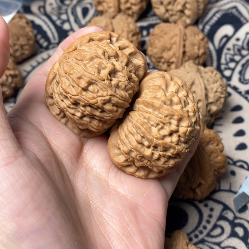 【闪购商品】文玩核桃吊坠不***.静静