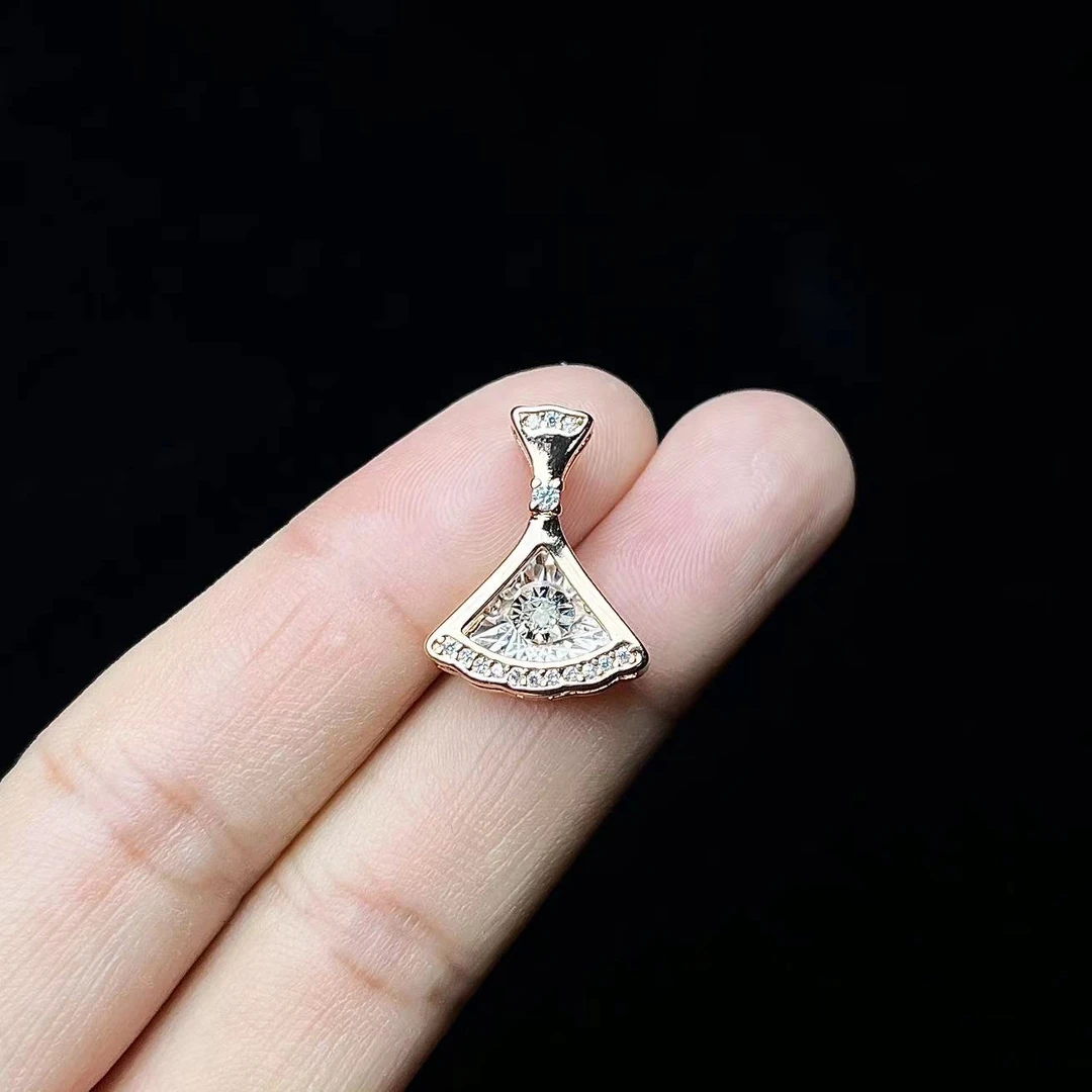 钻石小裙子吊坠X180赠链礼盒(多样性发)