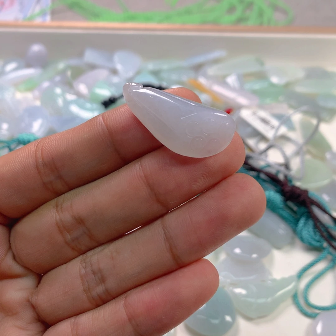 翡翠未镶嵌颈饰天然缅甸A货翡翠