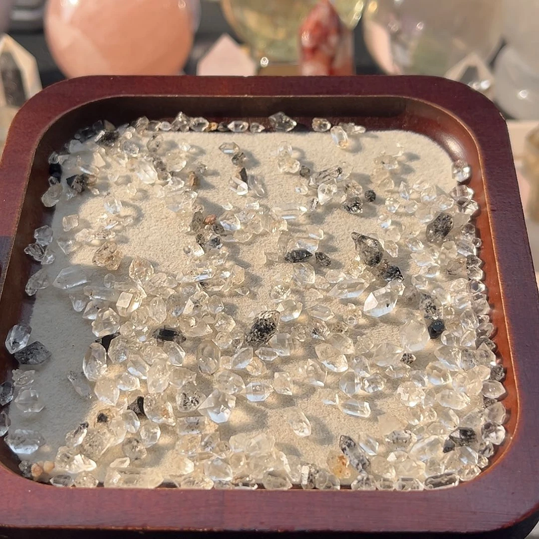 水晶珠宝半成品未镶嵌125 黑闪灵碎石（一盘）