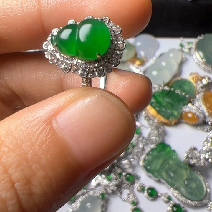 翡翠戒指18K金镶嵌翡翠吊坠项链