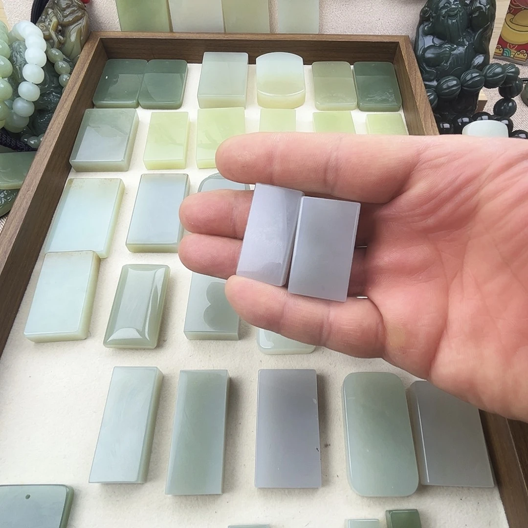 玉****和田玉未镶嵌颈饰